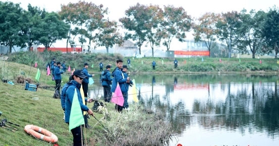 2025年“感恩杯”四川省全民健身垂钓公开赛 在成都西湖公园成功举办(图6) 2025年“感恩杯”四川省全民健身垂钓公开赛 在成都西湖公园成功举办(图6)