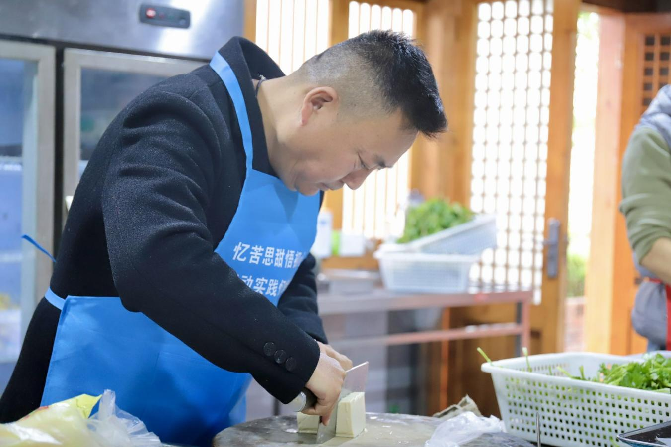 忆苦思甜守初心 劳动实践强党性|金府社区主题党日活动(图5)