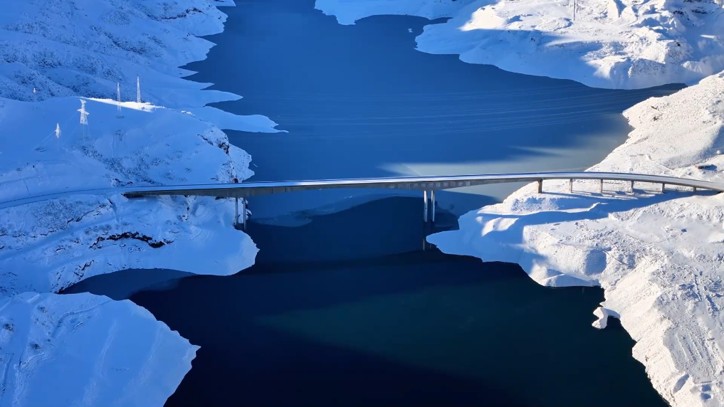 天山百里丹霞 雪后初霁展雄浑冬韵(图3)