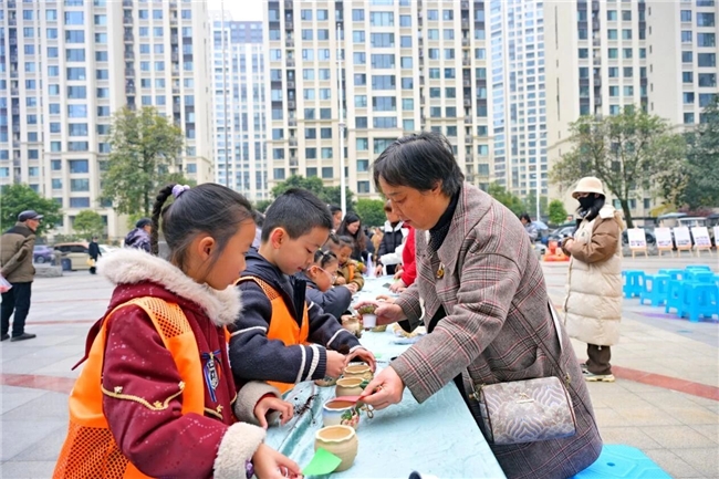 新华亲邻共欢聚，全龄同乐话治理 —— 新华社区2025年项目总结会暨亲邻节圆满结束(图14)