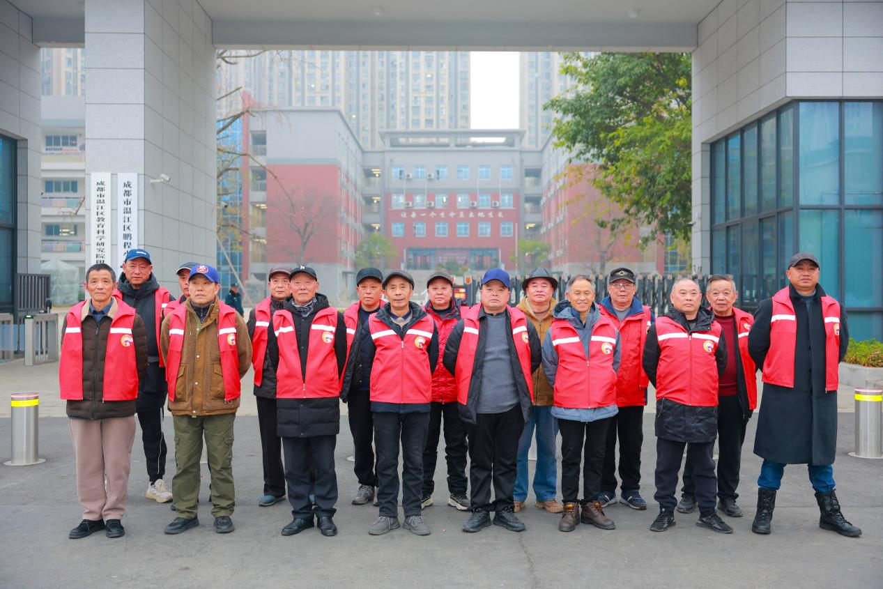 从“工作坊”到“宣讲台”│清泉社区“戎耀”榜样点燃校园国防情！(图1)