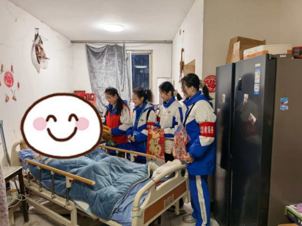 树蓓街“暖心人暖心行”服务进院落 七中万达学子用行动传递温暖(图6) 树蓓街“暖心人暖心行”服务进院落 七中万达学子用行动传递温暖(图6)