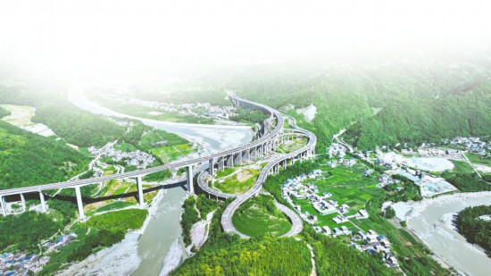 二0二五年四川交通领域交出亮眼“成绩单”(图2)