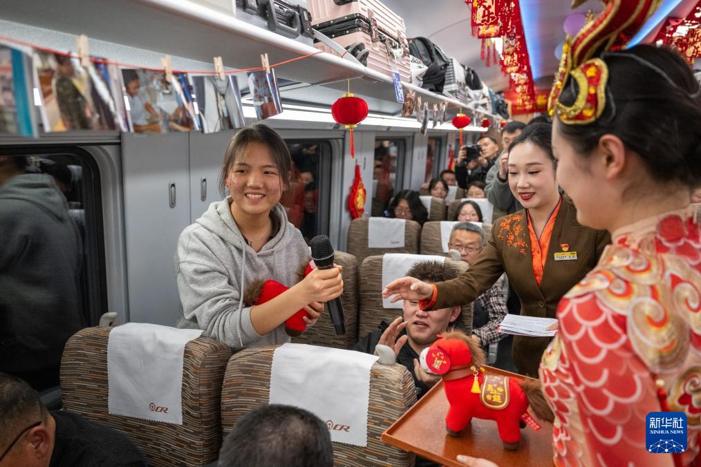 列车联欢会温暖回家路(图2)