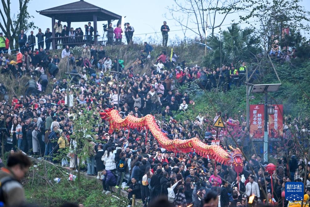 重庆璧山:千年火把节 点亮乡村新春(图2) 重庆璧山:千年火把节 点亮乡村新春(图2)