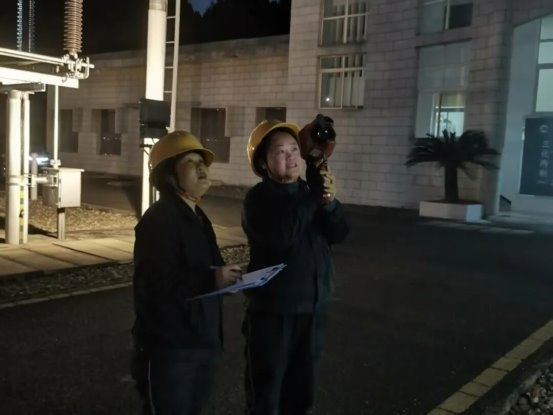 灯火里的“不归人”︱发得出、运得稳、供得好 ,织密春节保供“安全网”(图2) 灯火里的“不归人”︱发得出、运得稳、供得好 ,织密春节保供“安全网”(图2)