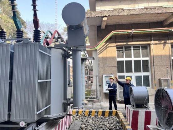 灯火里的“不归人”︱发得出、运得稳、供得好 ,织密春节保供“安全网”(图5) 灯火里的“不归人”︱发得出、运得稳、供得好 ,织密春节保供“安全网”(图5)