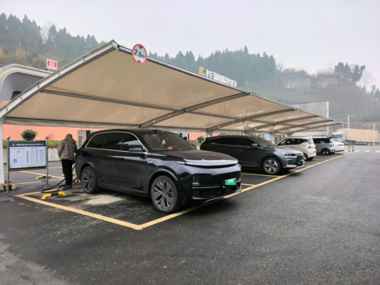 灯火里的“不归人”︱发得出、运得稳、供得好 ,织密春节保供“安全网”(图7) 灯火里的“不归人”︱发得出、运得稳、供得好 ,织密春节保供“安全网”(图7)