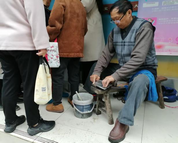 家门口的“一站式”幸福！玉石社区便民服务第四期暖心“出摊”(图2)