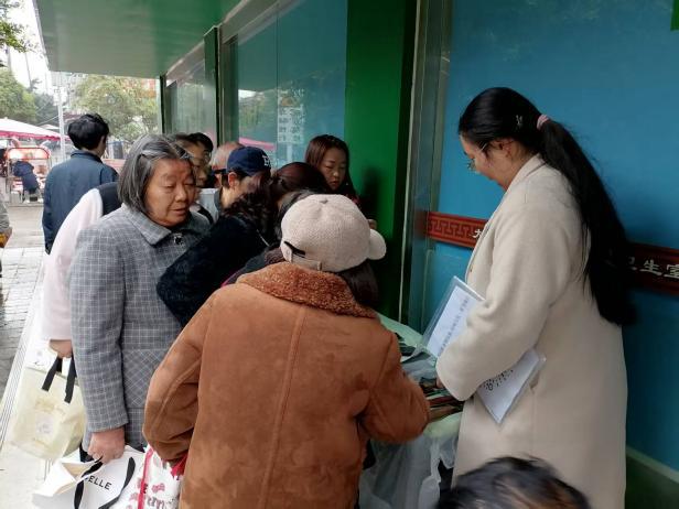 家门口的“一站式”幸福！玉石社区便民服务第四期暖心“出摊”(图3)