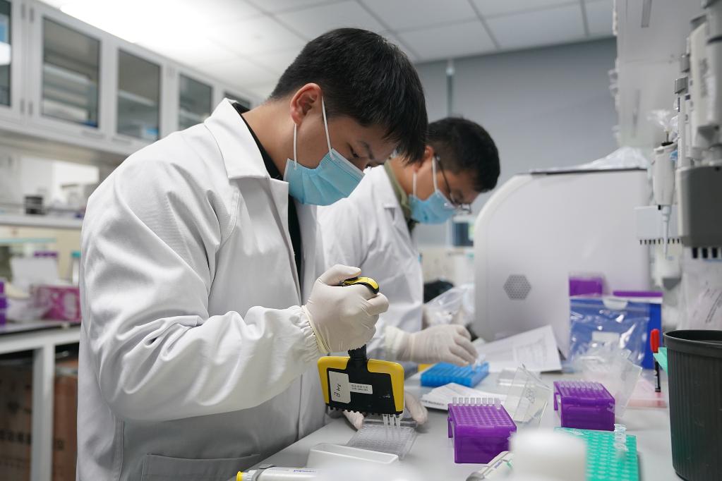 首超3万亿元!2025年医保“家底”更厚实(图2) 首超3万亿元!2025年医保“家底”更厚实(图2)