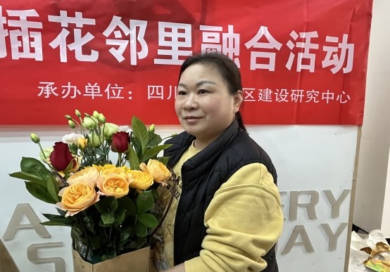 保和街道迎晖社区开展“家园焕新颜 花艺暖邻里”-- 插花邻里融合活动(图4)