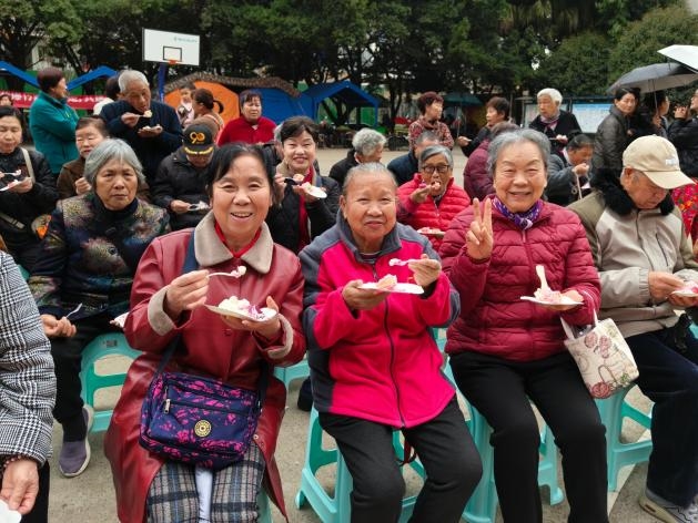 陵川社区：生辰欢聚暖银龄 邻里温情绘幸福  ——特色集体生日会织密社区为老服务暖心网(图7)