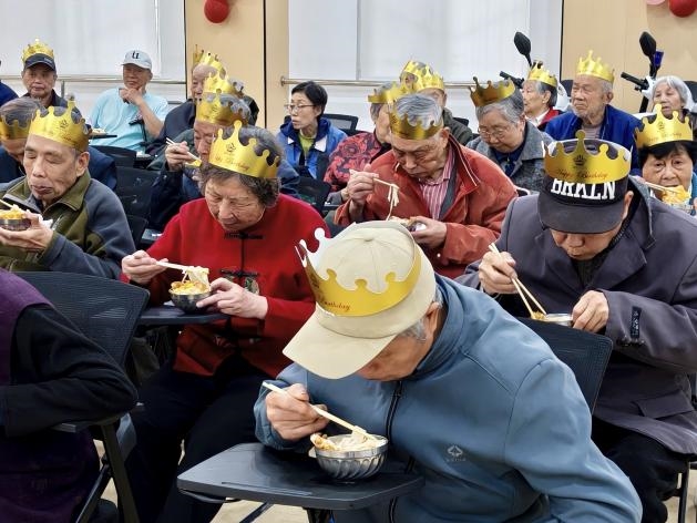 陵川社区：生辰欢聚暖银龄 邻里温情绘幸福  ——特色集体生日会织密社区为老服务暖心网(图6)