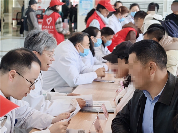 三月公益暖民心 健康守护践初心——  川北医学院附属医院开展系列公益活动(图2)