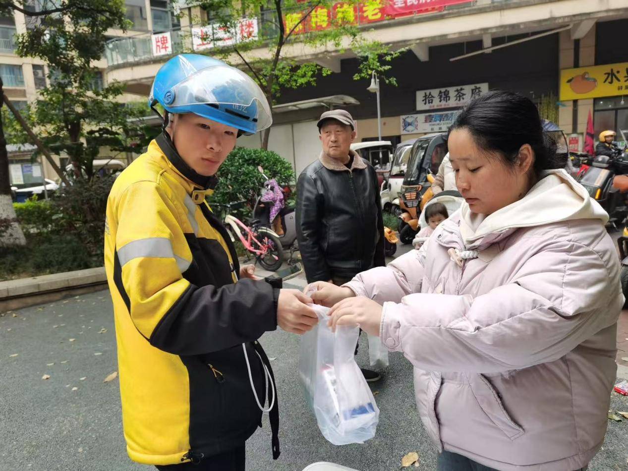 倾听新就业群体心声 传递暖心关怀与支持 ——西河街道鹿角社区开展新就业群体问需活动 (图4)