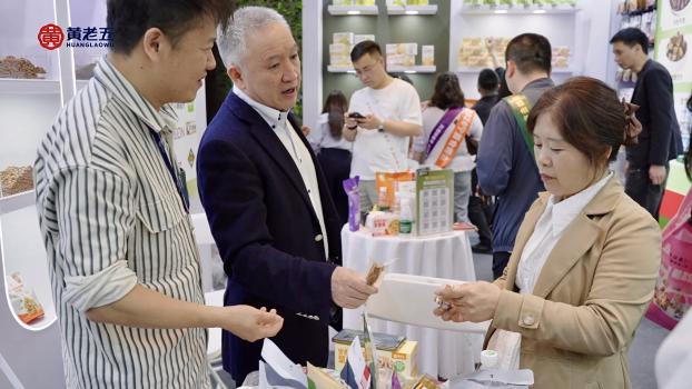 闪耀糖酒会,焕新向未来:黄老五2026糖酒会圆满收官(图10) 闪耀糖酒会,焕新向未来:黄老五2026糖酒会圆满收官(图10)