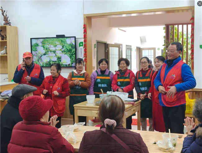 党旗飘扬 银龄守望 ——华川社区“党旗飘扬志愿服务队”温暖点滴(图6)