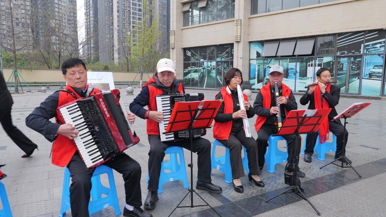 长安路社区举办垃圾分类成果展 文艺搭台唱响绿色生活(图2)