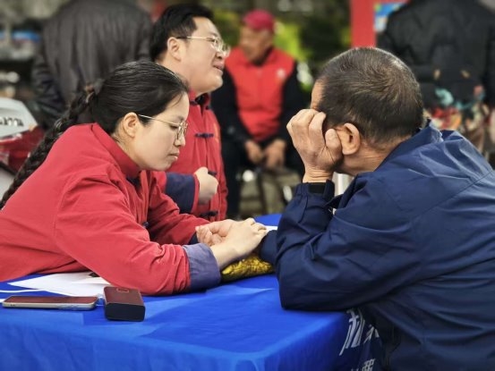 龙泉街道驿河社区举办“绿动春天·碳索未来”驿河社区骑行挑战赛(图1)