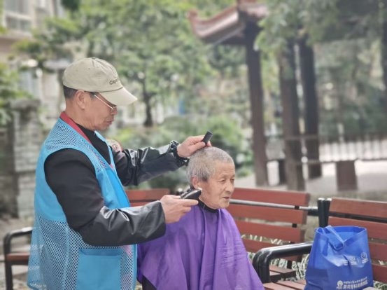 龙泉街道驿河社区举办“绿动春天·碳索未来”驿河社区骑行挑战赛(图2)