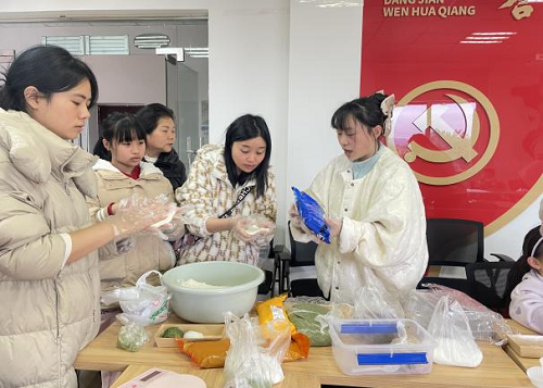 新兴街道孔雀村开展巧手包甜蜜·邻里共此时--糯米糍手工体验活动(图3) 图片3.png