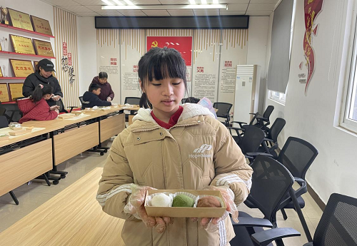 新兴街道孔雀村开展巧手包甜蜜·邻里共此时--糯米糍手工体验活动(图4) 图片4.png