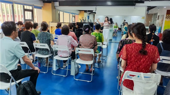 吉福社区举办“喜迎国庆，礼赞祖国”文艺演出活动(图2)