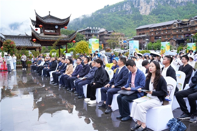 千年龚滩迎盛事 写生艺术绘新篇——龚滩首届国际写生艺术季·第八届全国师生艺术节盛大启幕(图5)