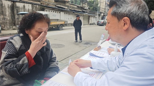 赛云台社区开展 “便民服务暖人心・共建宜居幸福家” 联合企业便民服务专场活动(图3)