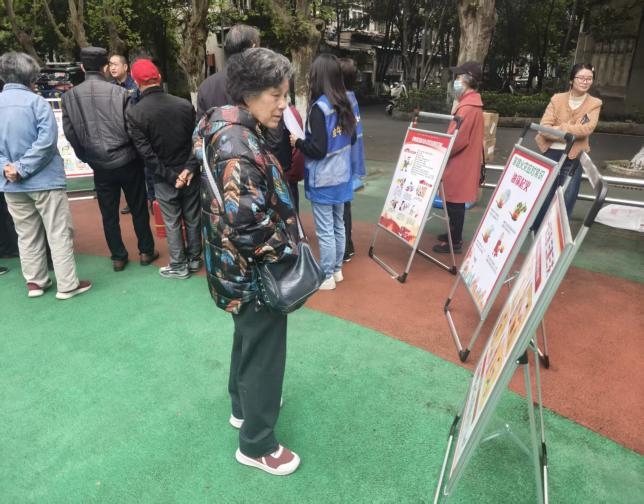 “防范隐患 安全共治”消防演练进锦城院落(图1)