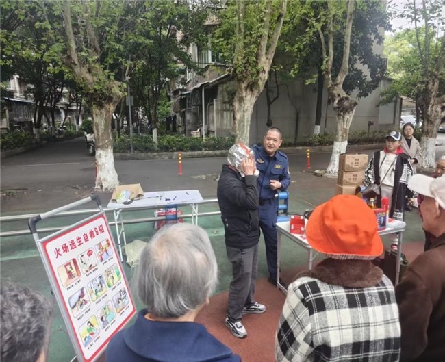 “防范隐患 安全共治”消防演练进锦城院落(图5)