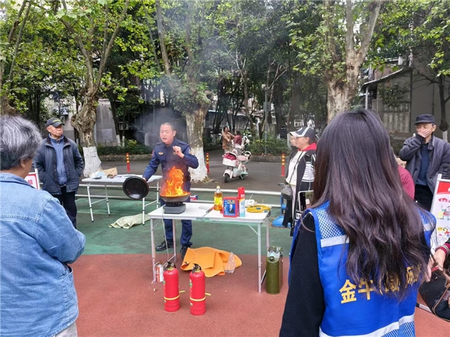 “防范隐患 安全共治”消防演练进锦城院落(图7)