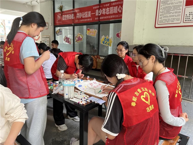 致敬城市守护者，青少年用爱与行动扮靓社区(图2)