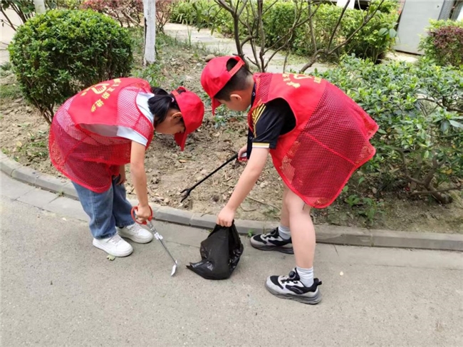 致敬城市守护者，青少年用爱与行动扮靓社区(图7)