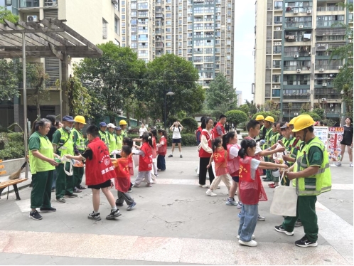 致敬城市守护者，青少年用爱与行动扮靓社区(图8)