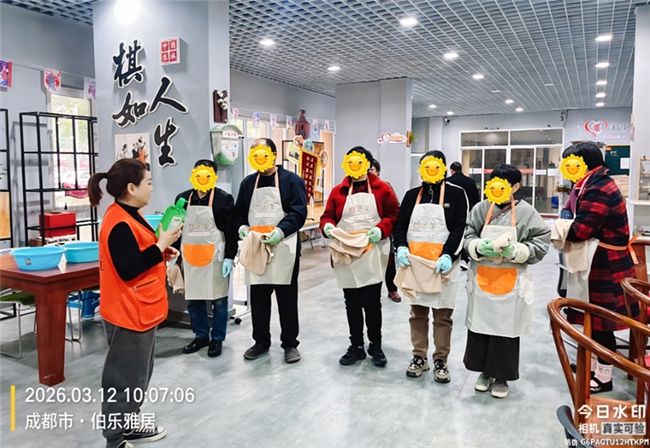 巧手筑生活 暖阳伴同行 —— 青霞街道生活技能提升小组助力精神障碍康复者重启独立人生(图2)