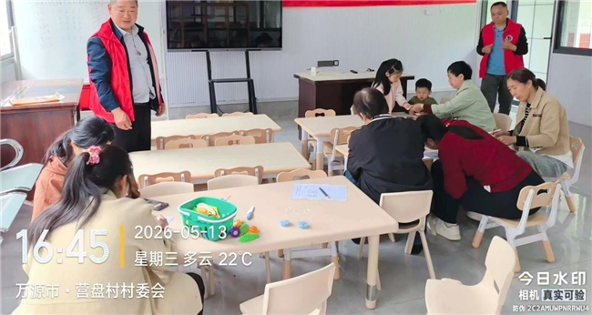 万源市开展“绘出靓丽 点缀夕阳”夕阳绘画传温情活动(图2)