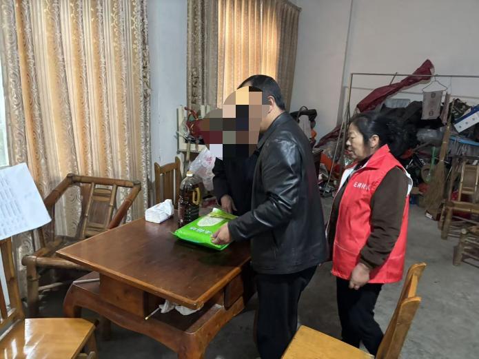 重阳齐上门 邻里一家亲——花碑社区开展邻里和事佬联盟重阳走访活动(图2)