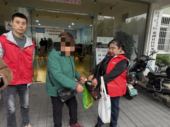 重阳齐上门 邻里一家亲——花碑社区开展邻里和事佬联盟重阳走访活动(图3)