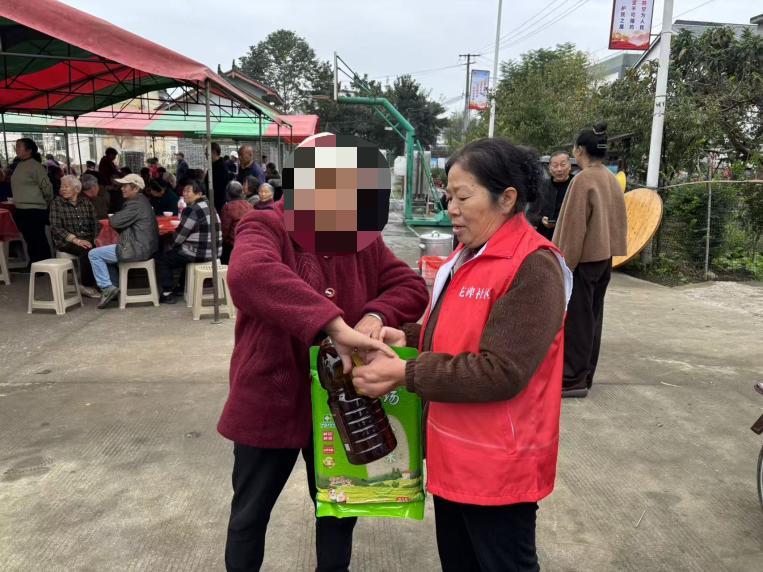重阳齐上门 邻里一家亲——花碑社区开展邻里和事佬联盟重阳走访活动(图5)