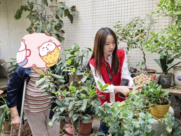 鲜花伴岁月，温情暖桑榆——曹家巷社区情暖高龄独居老人(图4)