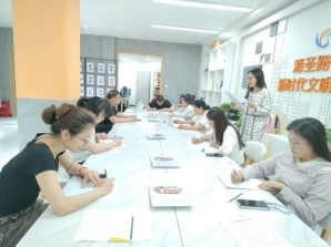 专业社工+邻里人才淬火行动——社会发展视角与建构取向视角理论专题培训圆满开展！(图1)