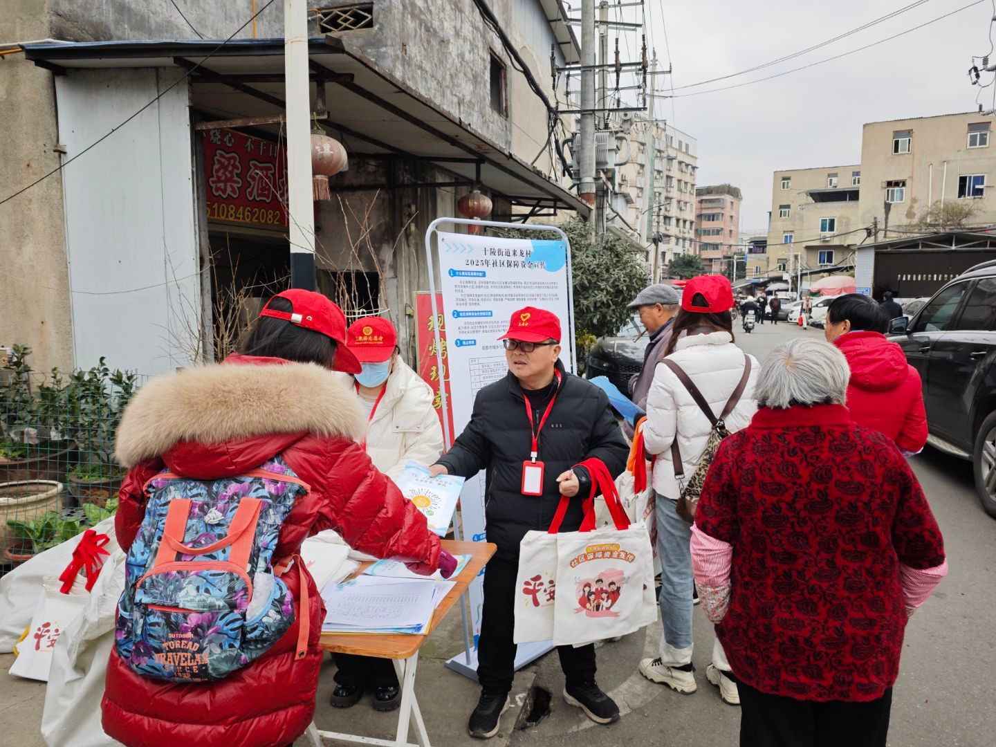 十陵街道来龙村城乡社区发展治理保障资金民意征集活动顺利开展(图2) 图片2.png