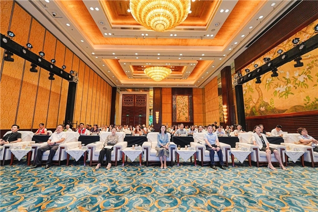 佤歌茶韵点燃蓉城盛夏 ,2026临沧文旅川渝招商推广活动圆满举行(图3) 佤歌茶韵点燃蓉城盛夏 ,2026临沧文旅川渝招商推广活动圆满举行(图3)