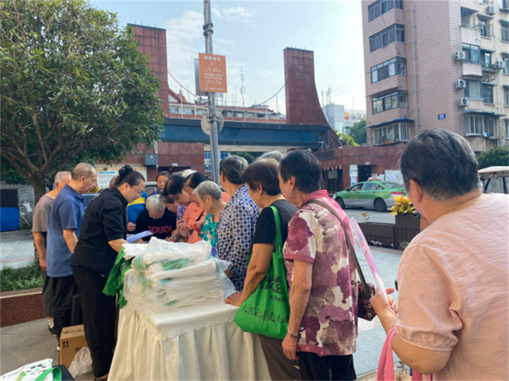“从源头为生活‘减负’,以分类让资源新生” 长安路社区绿色家园摄影主题活动 (图2) 文章配图-2