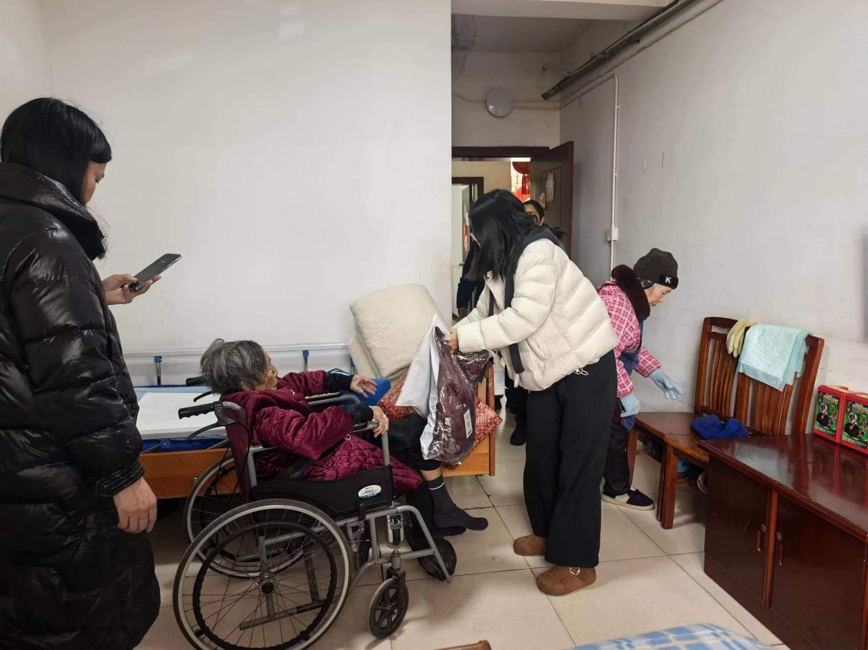 从高风险独居到安全养老:三道堰镇关爱站社工帮扶高龄特困失能老人(图3) 图片3.png