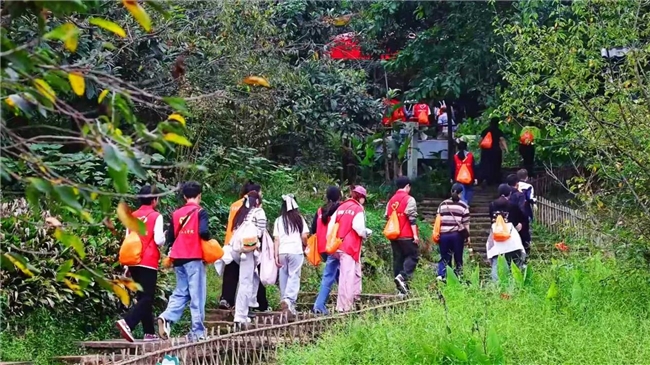 秋高气爽去爬山！公园路社区这场“睦邻健康”活动超暖心(图8)