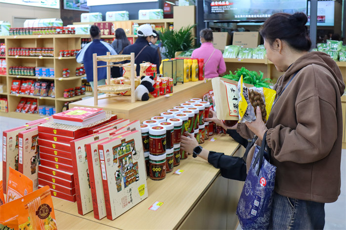 一桌菜、一杯咖啡、一场赛！“郫都造”美食品鉴开席(图1)