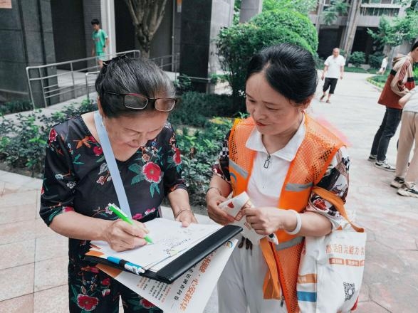 邻里同欢聚 温情暖夕阳｜志愿聚力自治实践，让敬老温情在家门口升温(图3)